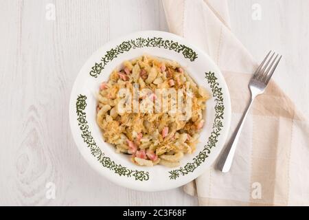 Cuisine slovaque traditionnelle, à la fois. Boulettes de bacon et de chou aigre. Banque D'Images