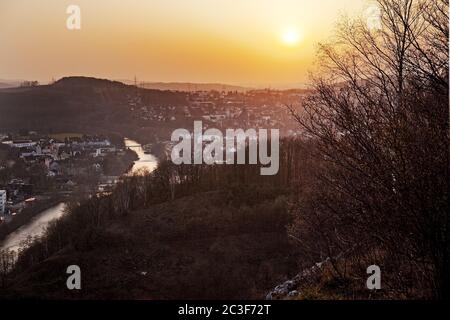 Rivière Lenne au coucher du soleil, Iserlohn, Rhénanie-du-Nord-Westphalie, Allemagne, Europe Banque D'Images