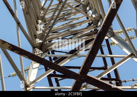 fragment de la structure de la tour de la ligne haute tension Banque D'Images