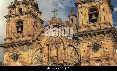 CUSCO, PÉROU - 20 JUIN 2016 : gros plan de l'église de la société de jésus à cusco Banque D'Images