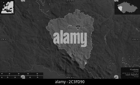 Plzeňský, région de la République tchèque. Carte à échelle de gris avec lacs et rivières. Forme présentée dans sa zone de pays avec des superpositions informatives. 3D rende Banque D'Images