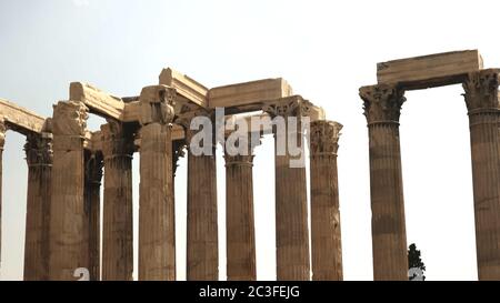 photo en bas angle du temple de zeus à athènes, grèce Banque D'Images