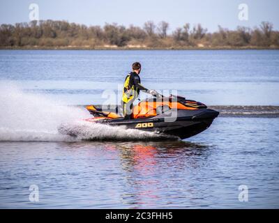 Moto-eau sur l'Elbe Banque D'Images