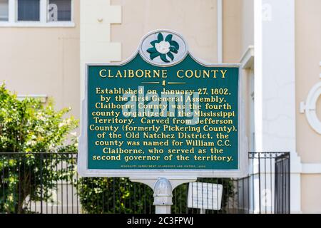 Port Gibson, MS / USA - 19 juin 2020 : marqueur historique du comté de Claiborne, situé à Port Gibson, Mississippi Banque D'Images