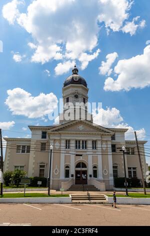 Port Gibson, MS / USA - 19 juin 2020 : le palais de justice historique du comté de Claiborne à Port Gibson, Mississippi Banque D'Images