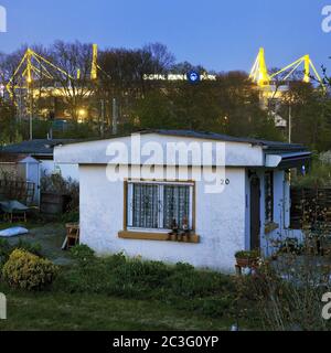 Jardin de l'allotissement en face du BVB Stadium signal Iduna Park, Dortmund, Allemagne, Europe Banque D'Images