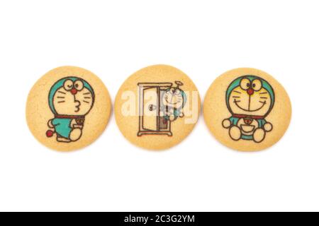 Bangkok, Thaïlande - 12 Fév 2020: Doraemon, le futur bleu chat robot est un personnage célèbre de dessin animé du japon. Il est fait sur le cercle autour des biscuits W Banque D'Images