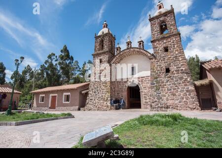 L'église coloniale dans le village de San Pedro Banque D'Images