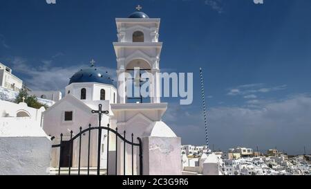 Tours, France, 9 septembre, 2016 : église de anastasi à Imerovigli sur santorini Banque D'Images