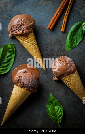 Chocolat basilic cannelle glace Banque D'Images