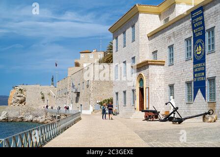 Hydra, Grèce - 17 mars 2018 : le musée et la forteresse de l'île Banque D'Images