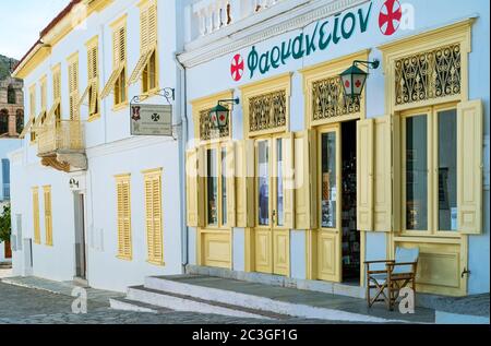 Hydra, Grèce - 17 mars 2018 : l'ancienne pharmacie du village Banque D'Images