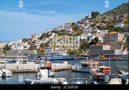 Hydra, Grèce - 17 mars 2018 : le village vu du port Banque D'Images