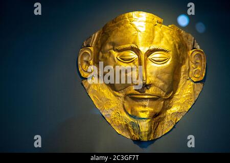 Athènes, Grèce - 16 mars 2018 : le masque funéraire doré d'Agamemnon au Musée archéologique national Banque D'Images