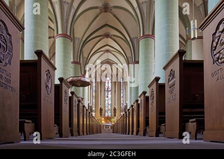 Vue intérieure de Saint Johannes Baptist, Attendorn, pays aigre, Rhénanie-du-Nord-Westphalie, Allemagne, Europe Banque D'Images