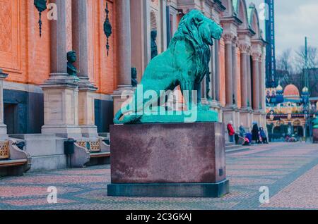 Statue d'un lion près de NY Carlsberg Glyptotek. Copenhague, Danemark