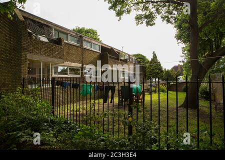 Cressingham Gardens Estate dans le sud de Londres, Angleterre. Photo de Sam Mellish. Banque D'Images