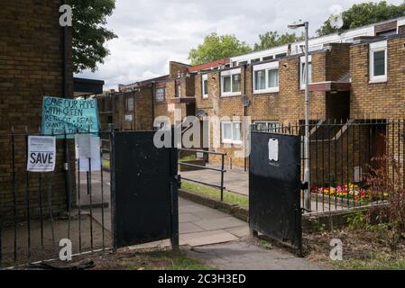 Cressingham Gardens Estate dans le sud de Londres, Angleterre. Photo de Sam Mellish. Banque D'Images