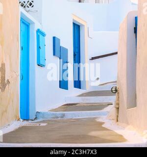 Maison grecque blanche et bleue, Grèce, Cyclades Banque D'Images