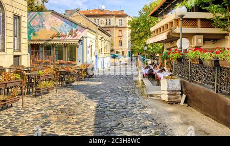 Belgrade / Serbie - 23 septembre 2018 : rue Skadarlija, ancienne rue bohème avec de nombreux restaurants célèbres de la cuisine nationale serbe à Belgrade, c Banque D'Images