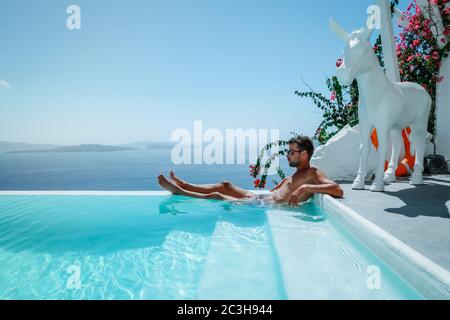 Oia Santorini Grèce 15 septembre 2017, hôtels de luxe avec piscine à débordement à l'île grecque Santorini Banque D'Images