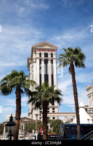LAS VEGAS, Etats-Unis - 18 AVRIL : le célèbre Caesers Palace Hotel. Le 14 mai 2012, les propriétaires, Caesers Enertainment Corp., ont ouvert son premier casino en 5 y Banque D'Images
