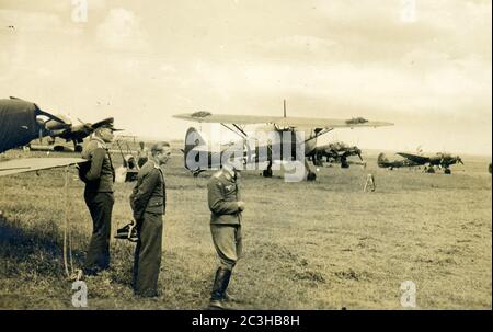 Deuxième Guerre mondiale / Seconde Guerre mondiale - avion de reconnaissance allemand Henschel HS 126 , guerre aérienne, Sirník Slovaquie Banque D'Images