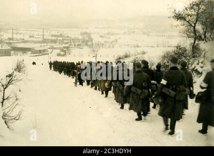 Deuxième Guerre mondiale / Seconde Guerre mondiale, Russie 1942 / 1943, colonne de soldats allemands dans la neige. Opération Barbarossa Banque D'Images