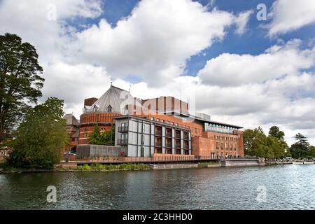 Le Royal Shakespeare Theatre et le Swan Theatre, stade du RSC, Straford-upon-Avon, Royaume-Uni. La RSC célèbre son 50e anniversaire en 2011 et les deux Banque D'Images