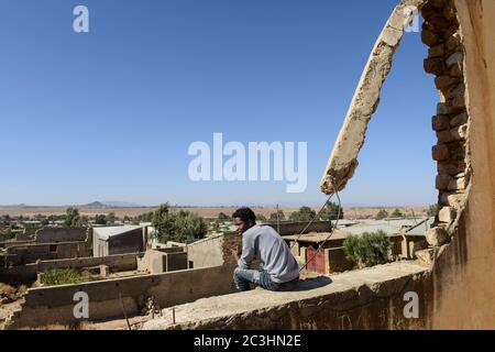 ÉTHIOPIE, Tigray, Zalembessa, ville frontalière de l'Érythrée, dommages de guerre / AETHIOPIEN, Tigray, Zalabessa, vom Krieg mit Erythrée zeroterstoerte Grenzstadt zu Erythrée, Kriegsschaeden Banque D'Images