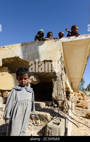 ÉTHIOPIE, Tigray, Zalembessa, ville frontalière de l'Érythrée, dommages de guerre / AETHIOPIEN, Tigray, Zalabessa, vom Krieg mit Erythrée zeroterstoerte Grenzstadt zu Erythrée, Kriegsschaeden Banque D'Images