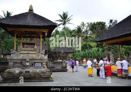 Statue et sculpture anciennes dans le temple hindou Pura Tirta Empul, Bali, Indonésie. Banque D'Images