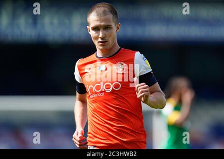 Luton, Bedfordshire, Royaume-Uni. 20 juin 2020. DaN Potts de Luton Town pendant le match de championnat Sky Bet entre Luton Town et Preston North End à Kenilworth Road, Luton, Angleterre. Photo de David Horn. Crédit : images Prime Media/Alamy Live News Banque D'Images