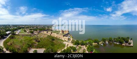 Château de Bilhorod-Dnistrovskyi ou forteresse Akkerman en Ukraine vue panoramique aérienne. Banque D'Images