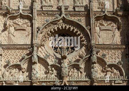 Valladolid, Espagne - 8 décembre 2018 : Iglesia de San Pablo (St. Paul's Couvent église), détail de la façade supérieure Banque D'Images