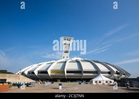 MONTRÉAL CANADA - SEPTEMBRE 05 2014 : un panorama cousu de l'emblématique Stade olympique de Montréal. Montréal a accueilli les Jeux olympiques d'été en 1976. Banque D'Images