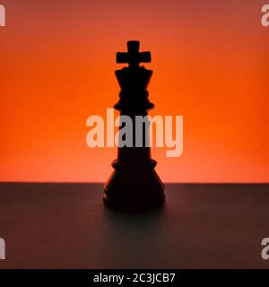 Échecs photographiés sur un portrait de l'écran à cristaux liquides. Banque D'Images