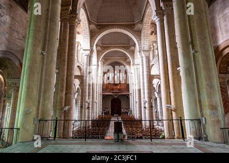 Intérieur de l'église Saint-Hilaire le Grand, Poitiers, Nouvelle-Aquitaine, France Banque D'Images