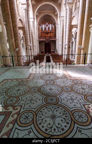 Intérieur de l'église Saint-Hilaire le Grand, Poitiers, Nouvelle-Aquitaine, France Banque D'Images