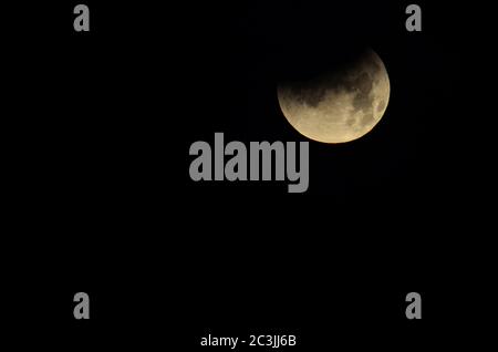 Moon Eclipse gros plan montrant les détails de la surface lunaire Banque D'Images