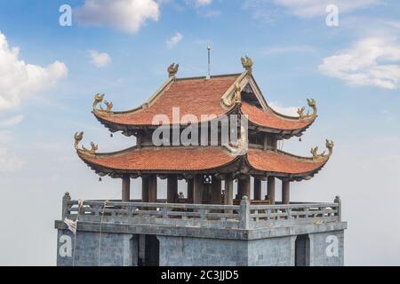 Le temple de Bich Van Thien Tu près de la station de téléphérique de Fancipan à Sapa, Lao Cai, Vietnam en été Banque D'Images