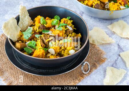 Agneau et abricot biryani avec patates douces Banque D'Images