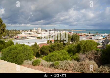 Vue de 2012 sur Geraldton, Australie occidentale et ses installations portuaires, prise du mémorial HMAS Sydney Banque D'Images