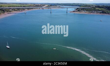 Vue aérienne du pont de Cleddau sur l'estuaire de Cleddau, Pembrokeshire pays de Galles, Royaume-Uni Banque D'Images