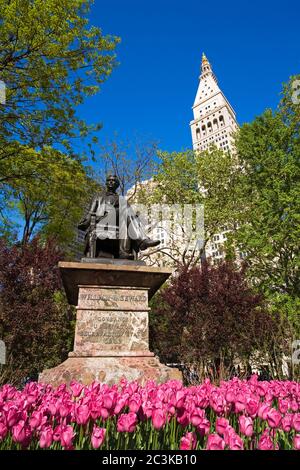 Statue de William H. Seward et tour Metropolitan Life, Madison Square, Midtown Manhattan, New York, New York, États-Unis Banque D'Images