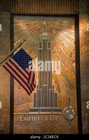 Détail mural du hall de l'Empire State Building, Midtown Manhattan, New York, New York, États-Unis Banque D'Images