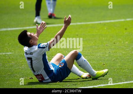 Barcelone, Espagne. 20 juin 2020. Wu Lei du RCD Espanyol réagit lors d'un match de football de la ligue espagnole entre le RCD Espanyol et Levante à Barcelone, Espagne, le 20 juin 2020. Crédit : Joan Gosa/Xinhua/Alay Live News Banque D'Images