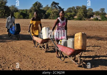 Le village rural de Muyexe a été identifié comme bénéficiaire d'un projet de développement présidentiel en 2009, mais les progrès ont été lents Banque D'Images