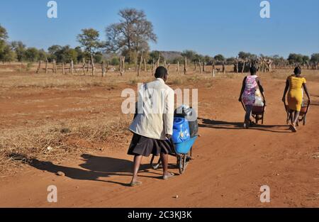 Le village rural de Muyexe a été identifié comme bénéficiaire d'un projet de développement présidentiel en 2009, mais les progrès ont été lents Banque D'Images