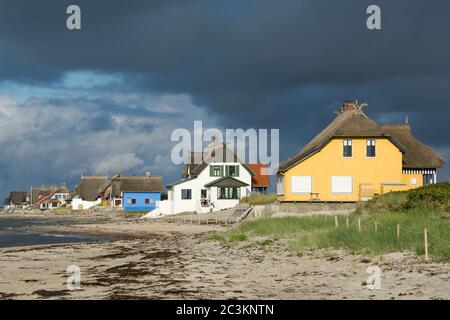 Chalets de vacances à Graswarder réserve naturelle sur la côte Baltique à Heiligenhafen, Holstein, Allemagne Banque D'Images